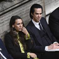  Vedle státníků z více než 200 zemí byli na slavnost pozváni také nositelé Nobelovy ceny, náboženští představitelé, pracovníci komunitních a charitativních organizací i filmové a hudební celebrity. Na snímku hudebník Nick Cave. 