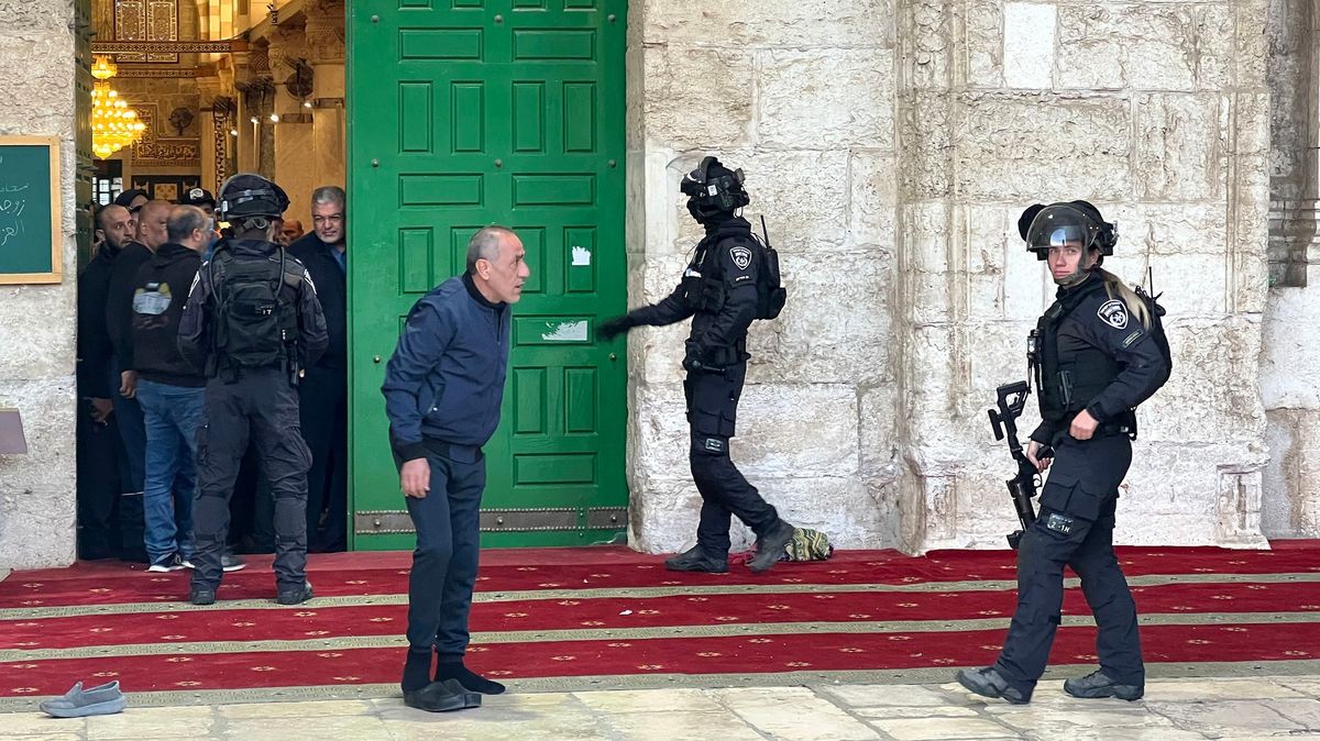 Izraelská policie zranila u mešity Al-Aksá desítky věřících, zní z Palestiny