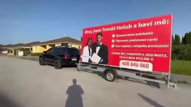 Skaut upozorňuje na nelegální billboardy, odvetu podnikatelů řeší policie