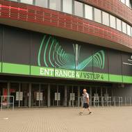 Vstup číslo 4 směrem od nádraží Praha-Eden. Na toto nádraží dopraví fanoušky Fiorentiny speciální vlak z jejich fanzony v Holešovicích.