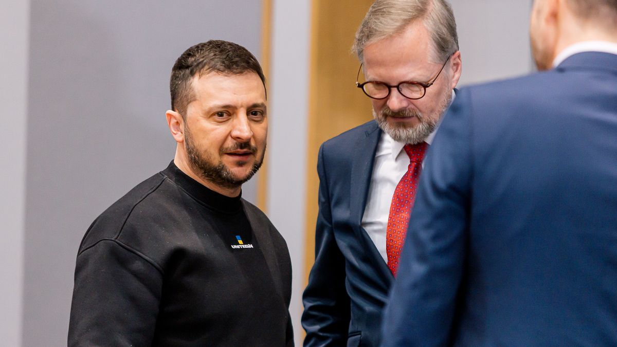 Zelenskyj si volal s Fialou. „Musíme podpořit konstruktivní kroky USA,“ řekl