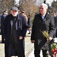 Rozloučit se přišli předseda Ústavního soudu Pavel Rychetský a bývalý předseda Nejvyššího správního soudu Josef Baxa.