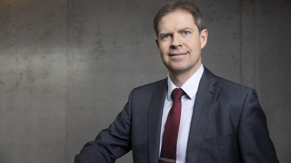 Volební kandidáti Stačilo! byli asistenty europoslance Dostála