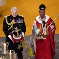 Průvod složený z představitelů církví a zástupců některých zemí Společenství národů. 