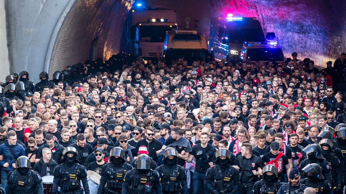 Velké riziko na Letné. Stadion Sparty z půlky obsadí slávisté