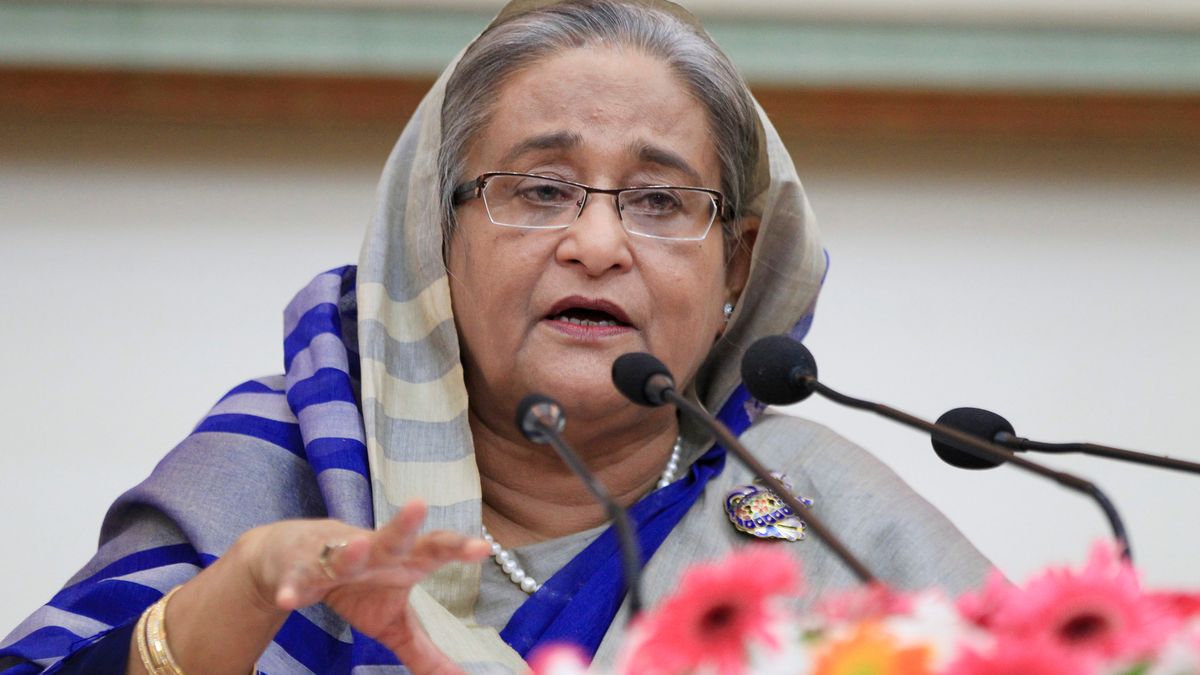 Bangladéšská premiérka po protestech rezignovala a opustila zemi