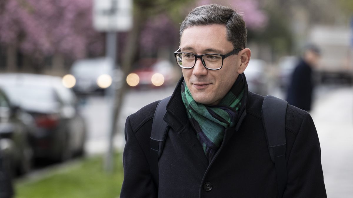 Šťastný oběžník: Ovčáčkův duch se vrací. „Pražská kavárna“ znovu na scéně