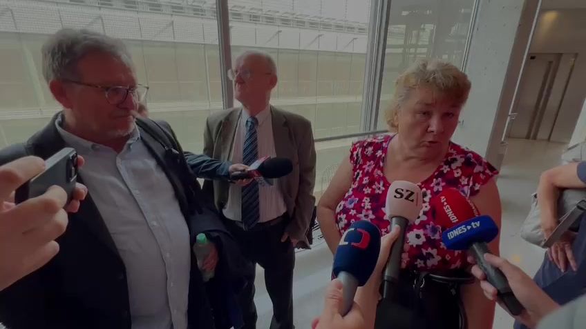 „Necítím se vina.“ Učitelka, která v hodině popírala ruský útok, přišla k soudu