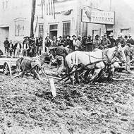 Ulice v Dawson City v roce 1898.