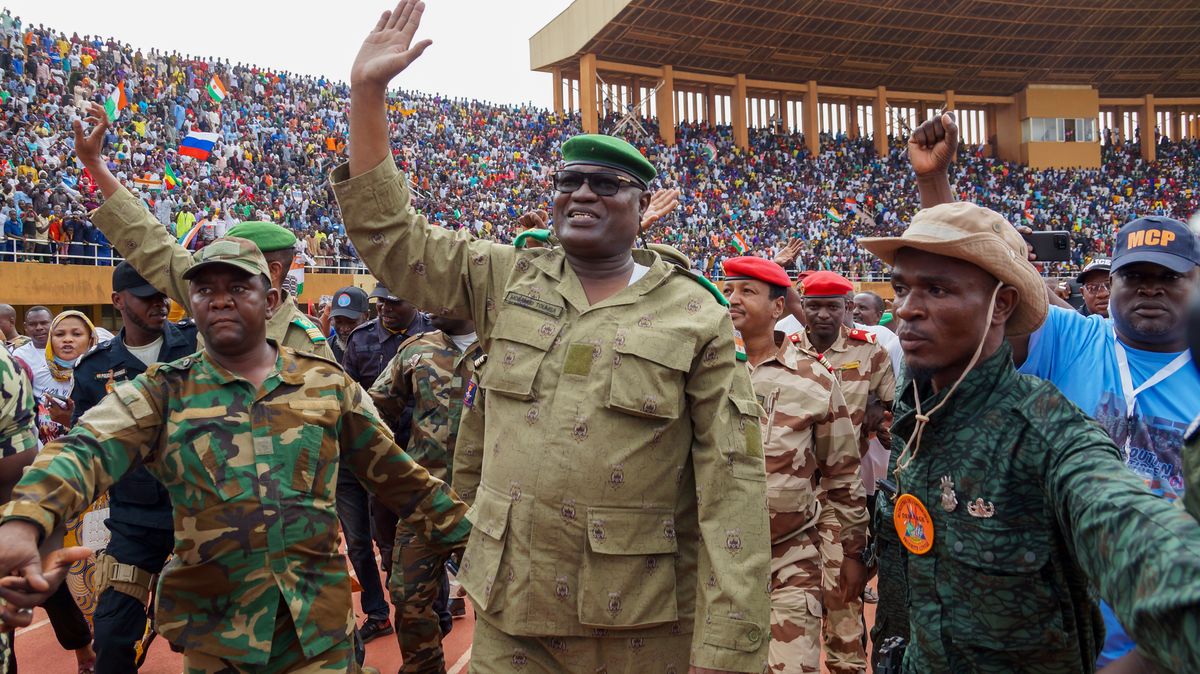Les dirigeants ouest-africains se préparent à une intervention militaire