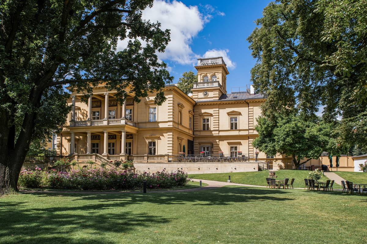 Lannova vila (Pelléova č. 24).