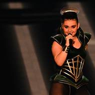 Vikingská královna - Norka Alessandra - a její píseň Queen of Kings. Bojový song o posílení postavení žen ve společnosti.