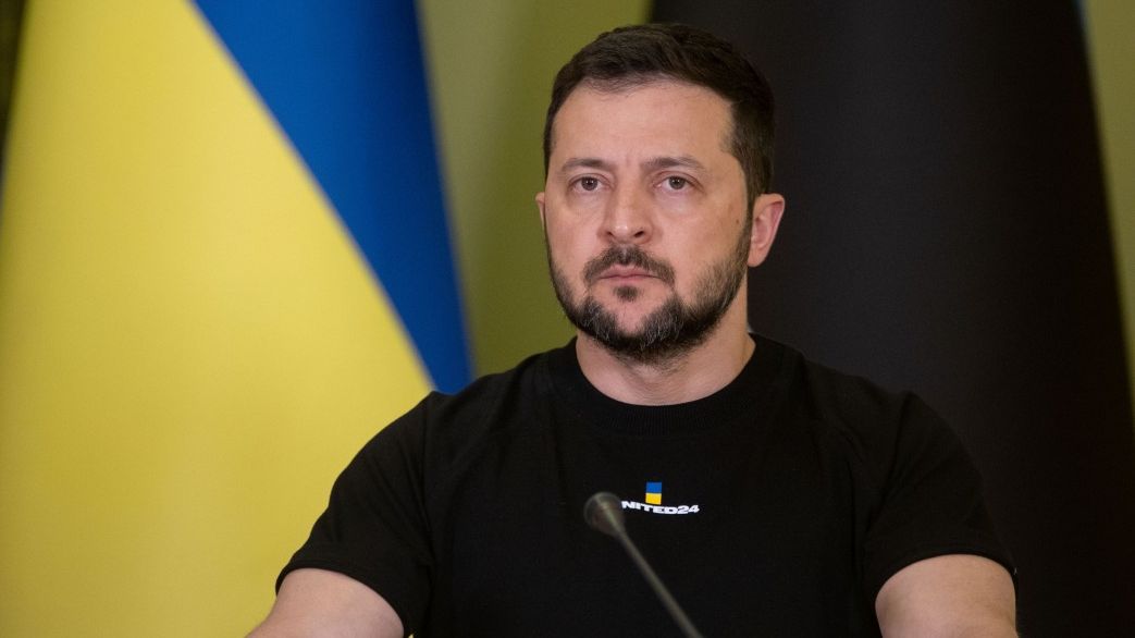 „Zapomněly, jak zachraňovat životy.“ Zelenskyj kritizoval OSN i Červený kříž
