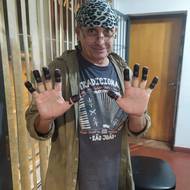 Během zatýkání a odběru otisků prstů na argentinsko-brazilsko-paraguayské hranici.