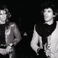 Richards si v roce 1983 vzal americkou modelku a příležitostnou herečku Patti Hansenovou. Mají spolu dvě dcery. S první ženou, modelkou Anitou Pallenbergovou, která jej provázela nejdivočejšími roky života, měl tři děti.
(Snímek Richardse a Hansenové z roku 1970.)