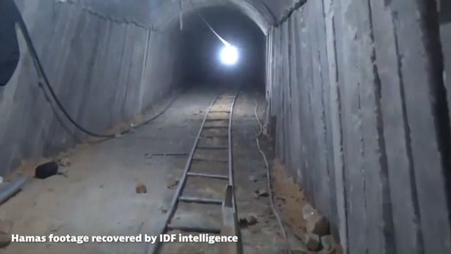Kilometry dlouhý, 50 metrů pod povrchem. Izrael ukázal největší tunel Hamásu