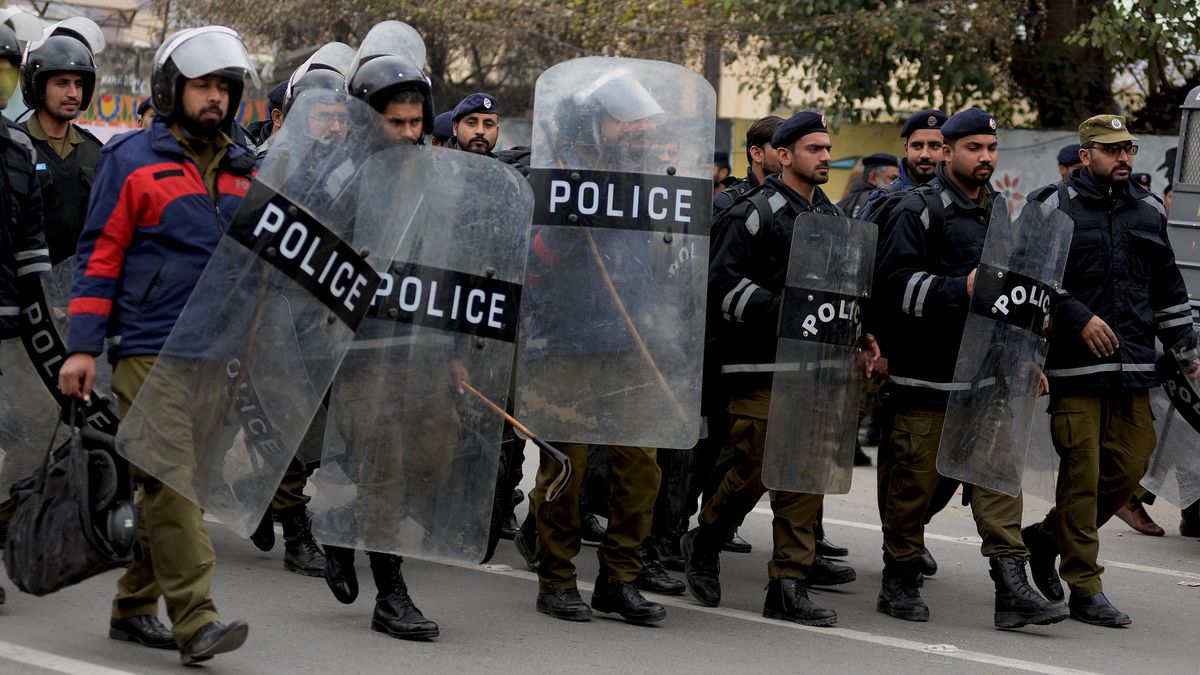 Policie brutálně ukončila demonstraci v hlavním městě Pákistánu