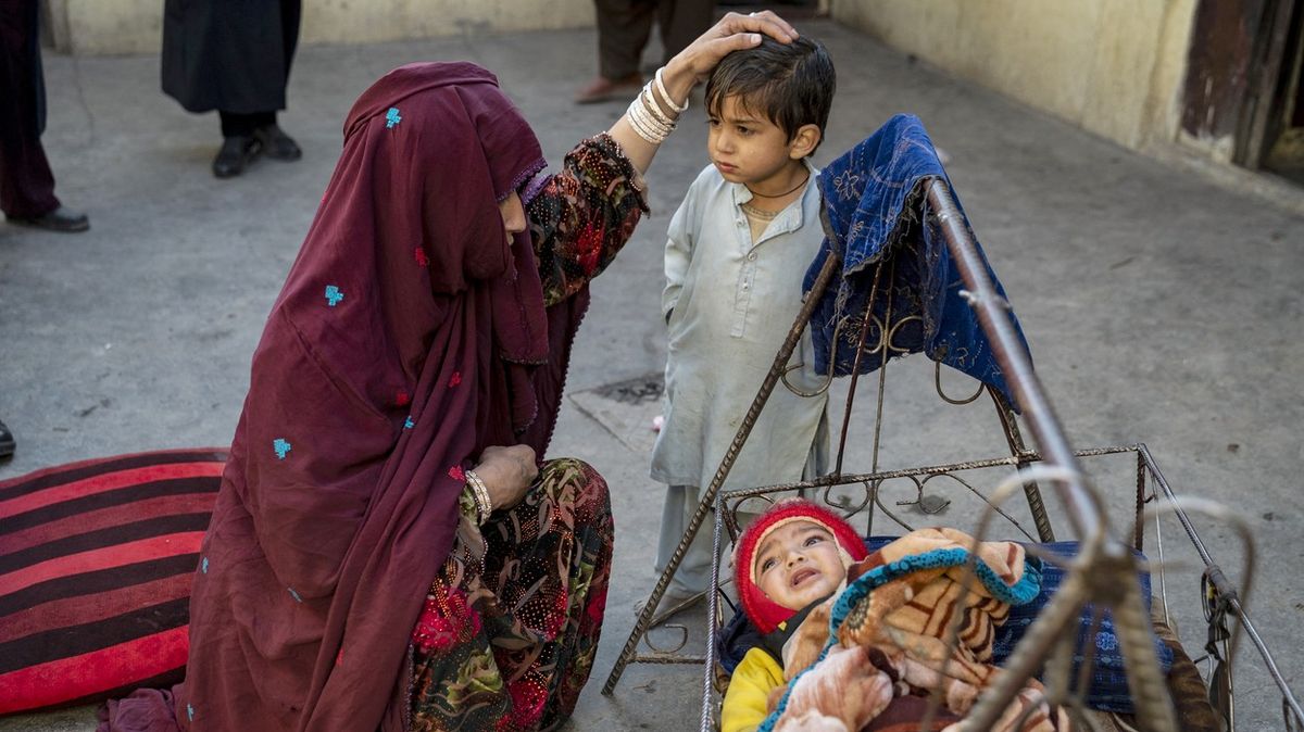 Fotky: Afghánistán svírá zima, miliony lidí hladoví