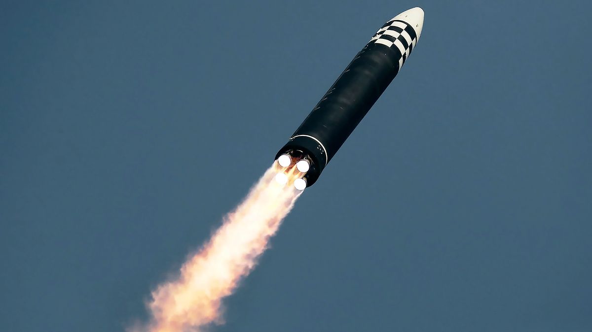 Rakety z KLDR plné západní technologie? Nejde to uhlídat, říká expert