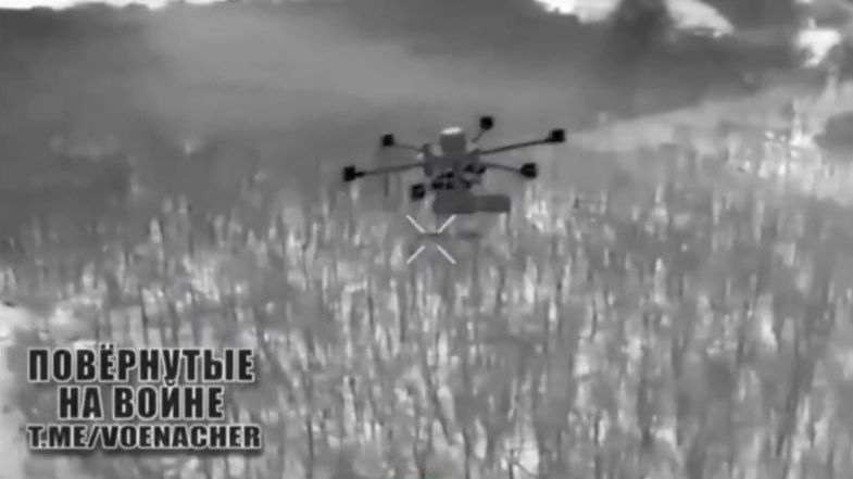 Dronů nad Ukrajinou létá tolik, že se piloti někdy vzájemně ruší