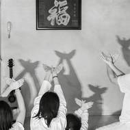 Před svou operací Jiuer svolila, aby mohla fotografka zachytit několik rodinných chvil. Později, když se její stav zhoršoval, chtěla zaznamenat čas se svými dětmi.