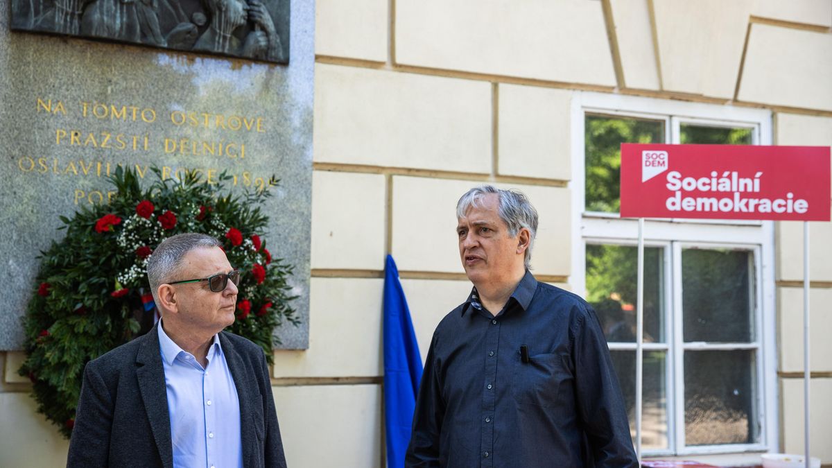 Fotky: Budovatelské písně, potyčky, sliby. Takhle se slaví 1. máj v Česku