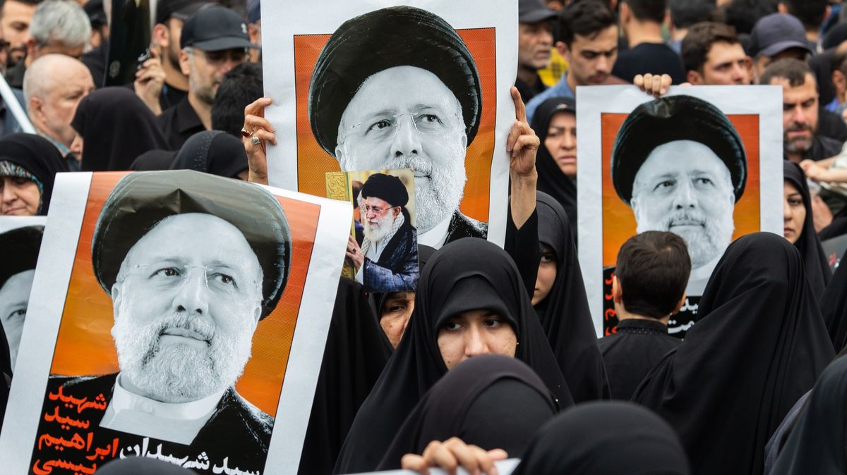 Íránský prezident zemřel. „Nebyl výrazný, režimu šel na ruku,“ říká expert