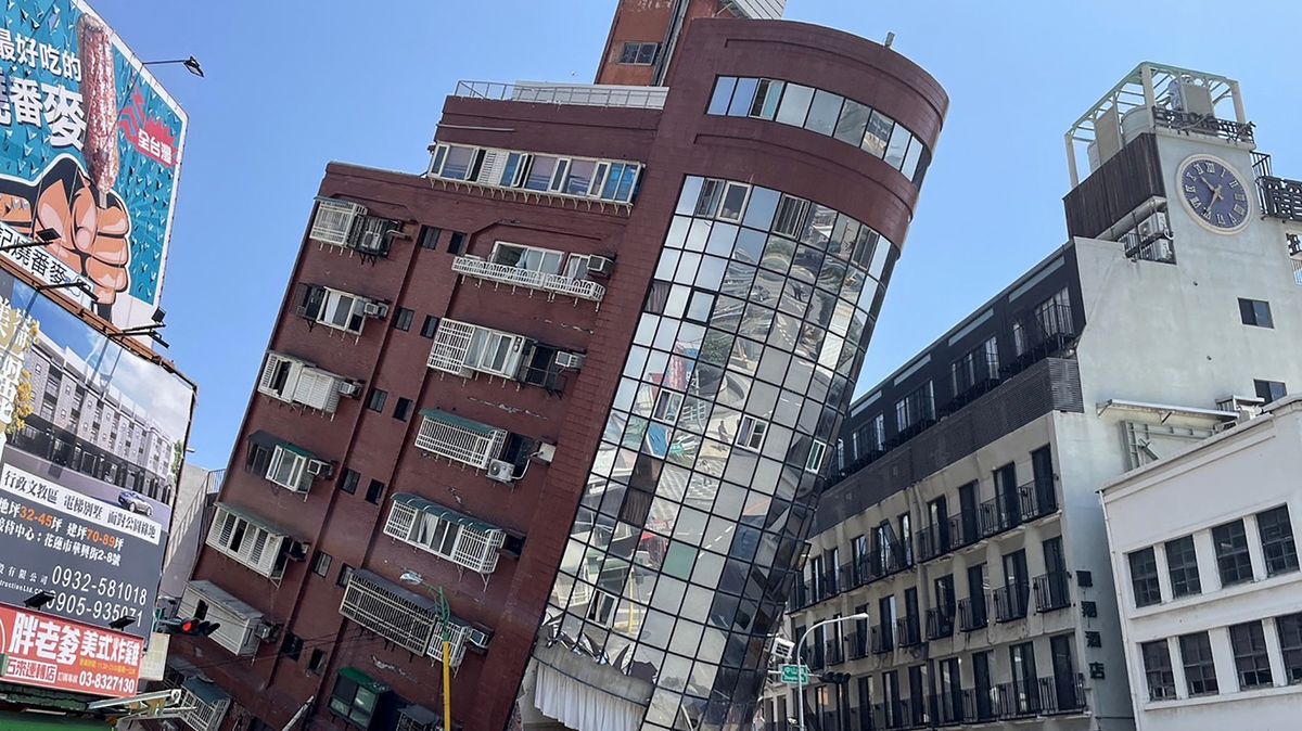 Fotky ukazují následky ničivého zemětřesení na Tchaj-wanu
