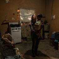 Místní životní prostředí navíc pustoší ropné havárie, zastaralá infrastruktura i metan, který vzniká procesem rafinace.