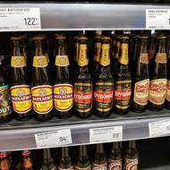Lahve se značkou Krušovice v cyrilici. Na výrobu má licenci ruská skupina Arnest Group, která převzala za jedno euro tamní pivovary od skupiny Heineken. 