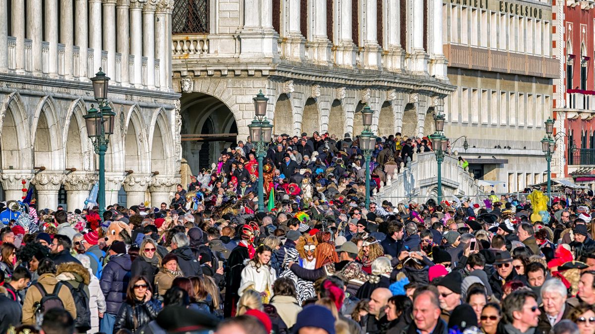 Benátky chystají bič na turisty. Za vstup do města chce starosta 50 eur