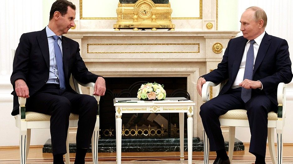 Asad je v Moskvě, získal azyl