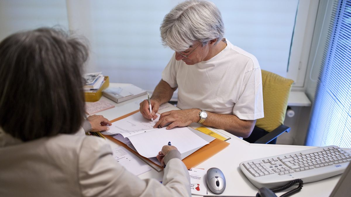 Zůstat zdravý je ekonomicky výhodné. Lidé ale prevenci ignorují, říká lékař