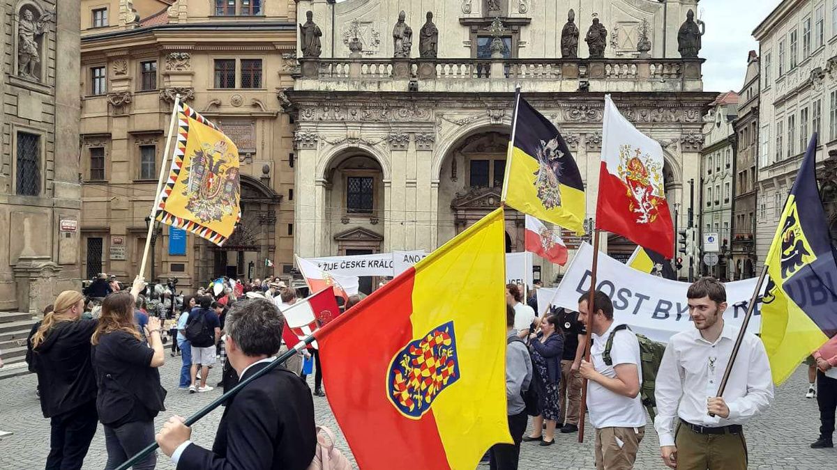 Autonomní Morava či království. Do voleb i letos míří bizarní strany