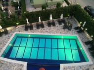 Místa, kde dřív probíhaly boje o lehátka, teď často zejí prázdnotou. 