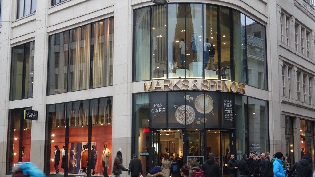 Britský prodejce Marks & Spencer zvýšil celoroční zisk o téměř 60 procent