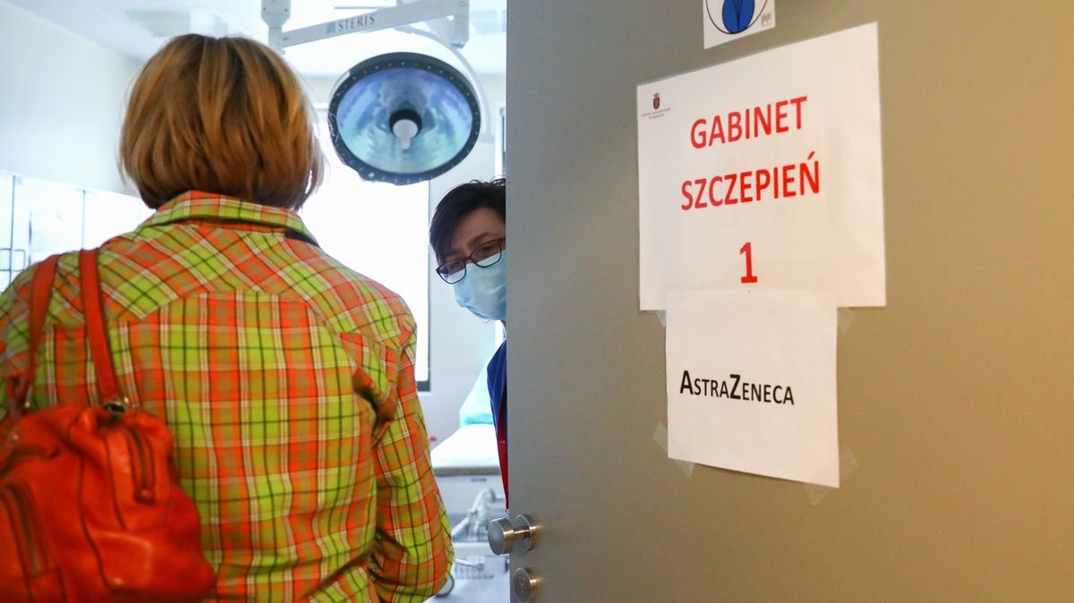 Na vývoj vakcíny „made in Poland“ je moc pozdě, uvědomují si sousedi