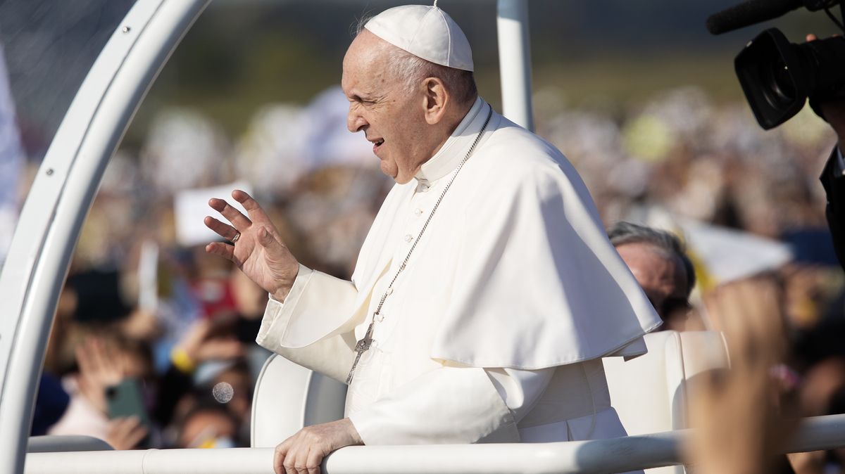 Papež František má za sebou operaci kýly. Proběhla bez komplikací