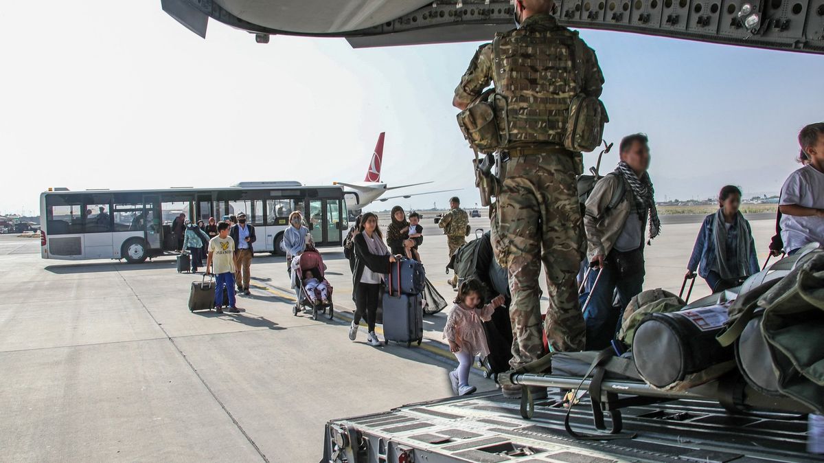 Britská armáda ukončí evakuaci civilistů z Afghánistánu - Vimarsana News