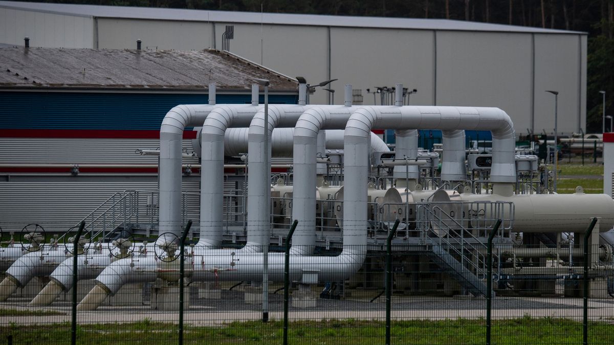 Rusko schválně „přiškrcuje“ plynovody, zlobí se Británie. Kreml to odmítá