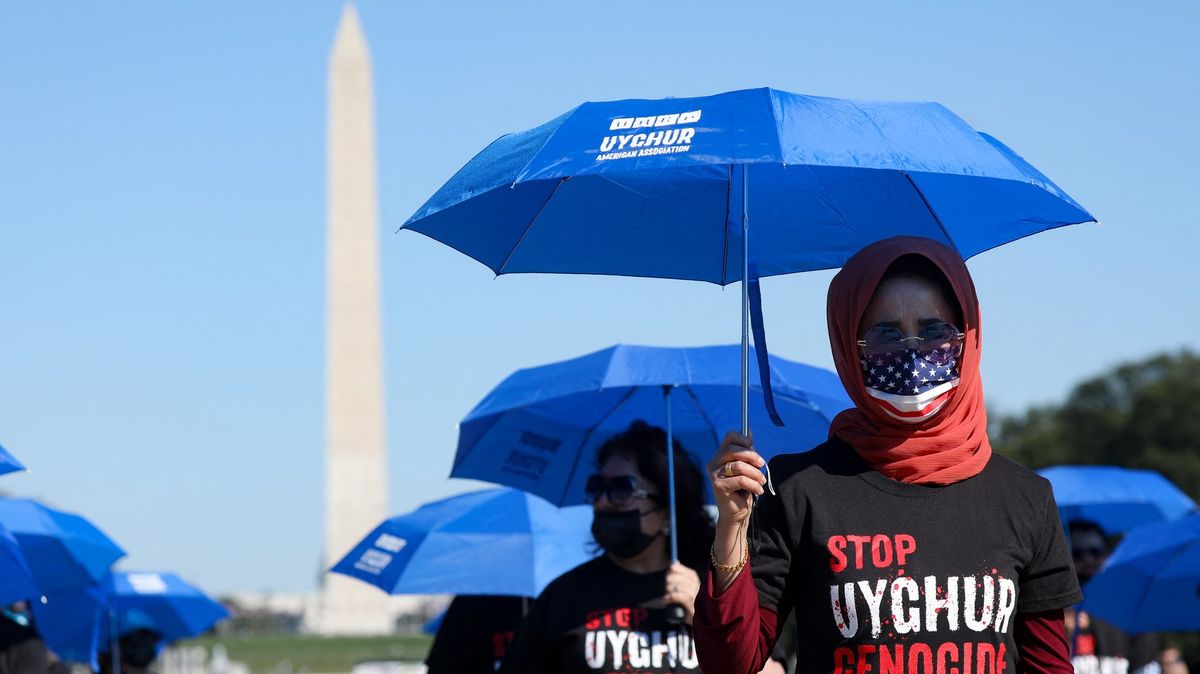 Čína uvalila protisankce na USA. Za kritiků kvůli Ujgurům