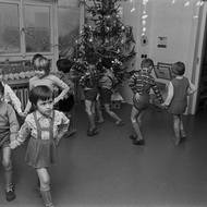 Rok 1969: Vánoční besídka v Mateřské škole Na Parukářce v Praze na Žižkově.