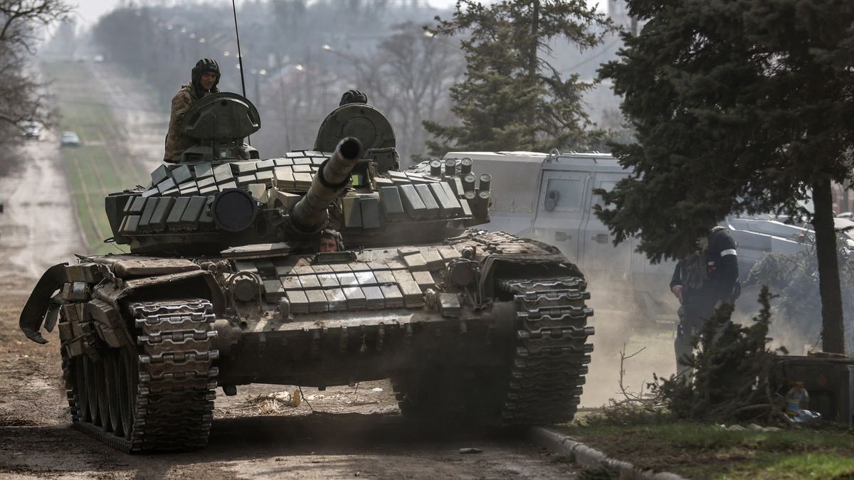 Zprávy z bojiště: Co se stalo s tisícovkou ukrajinských vojáků v Mariupolu