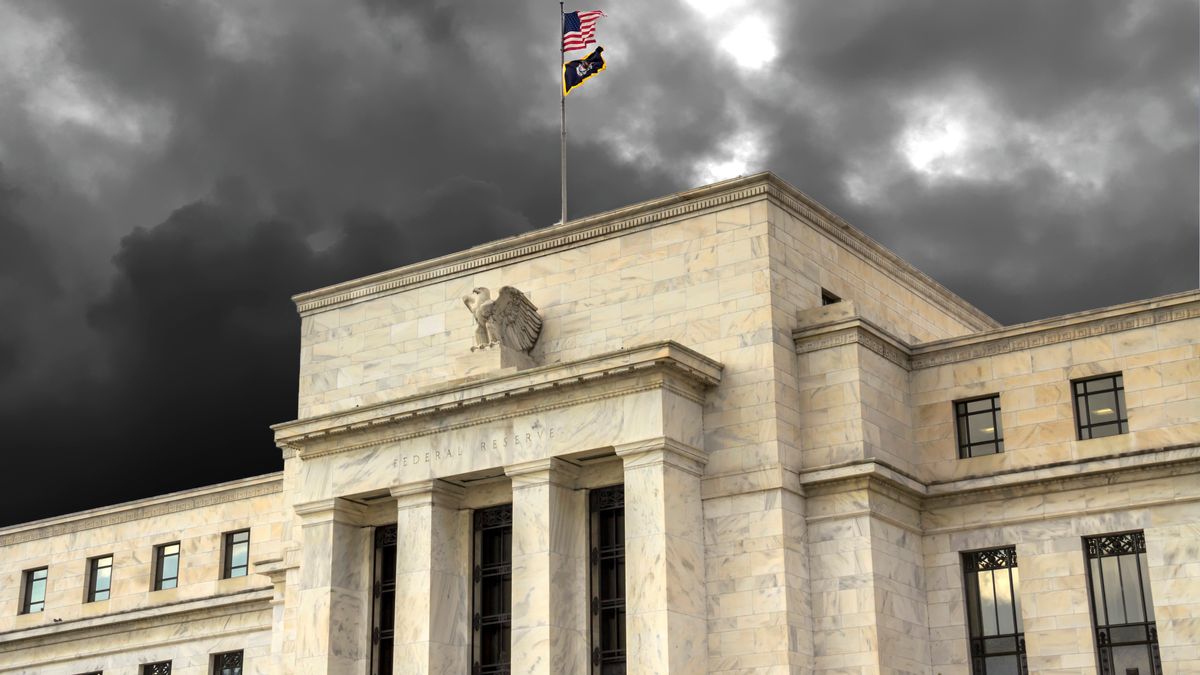 Americká centrální banka opět přišlápla brzdu. Koruna reagovala růstem