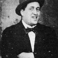 Guillame Apollinaire na fotografii z roku 1914.