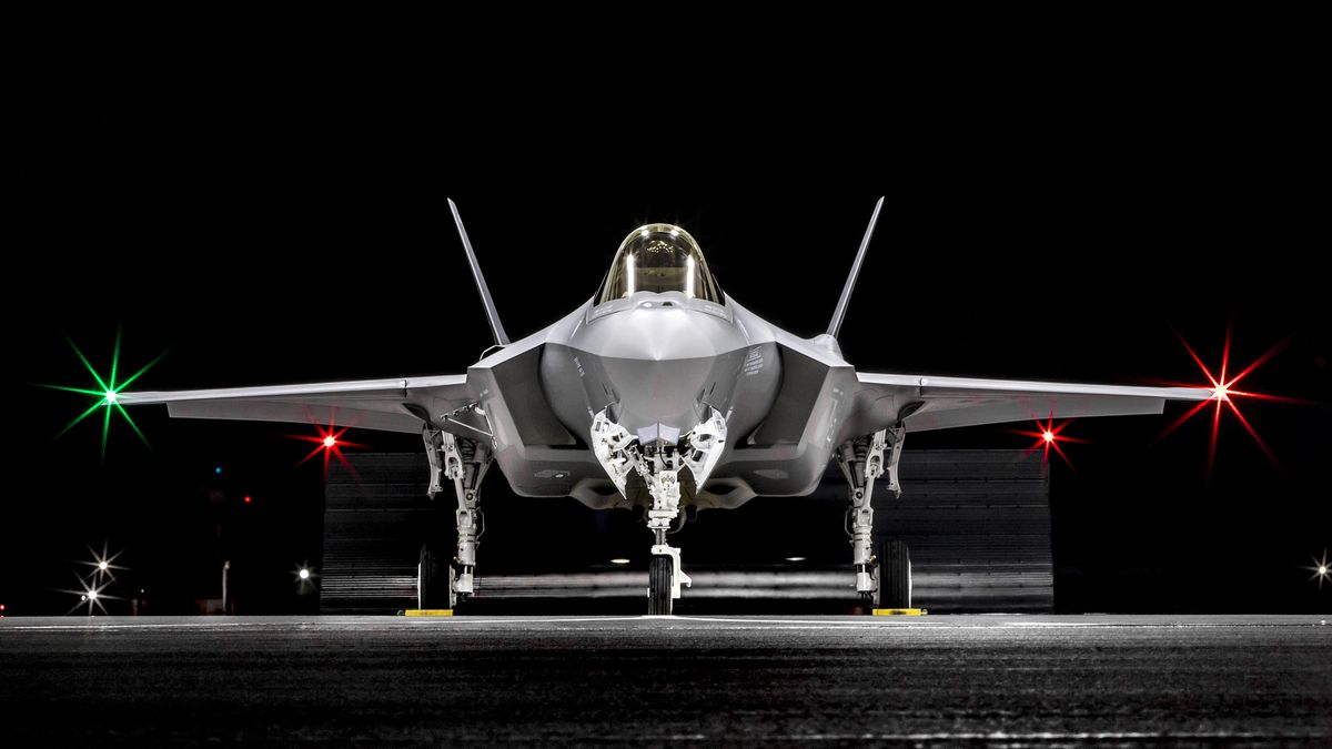 To už není letoun, ale létající umělá inteligence, lobbuje armáda za F-35