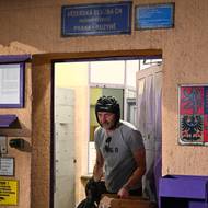 Ještě ten den v podvečer opustil Roman Janoušek věznici v Ruzyni, nasedl do auta a odjel na svobodu.