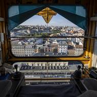 Výhled z kabiny jeřábníka, ve které denně stráví více než 10 hodin. Prohlédněte si unikátní snímky z pražských jeřábů, ze kterých se otevírá jedinečný pohled na Prahu, který jinde neuvidíte. 