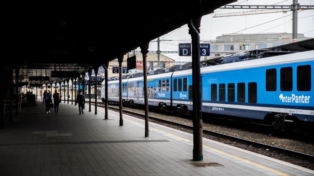 Kvůli podmáčené trati nejezdí vlaky mezi Lovosicemi a Litoměřicemi