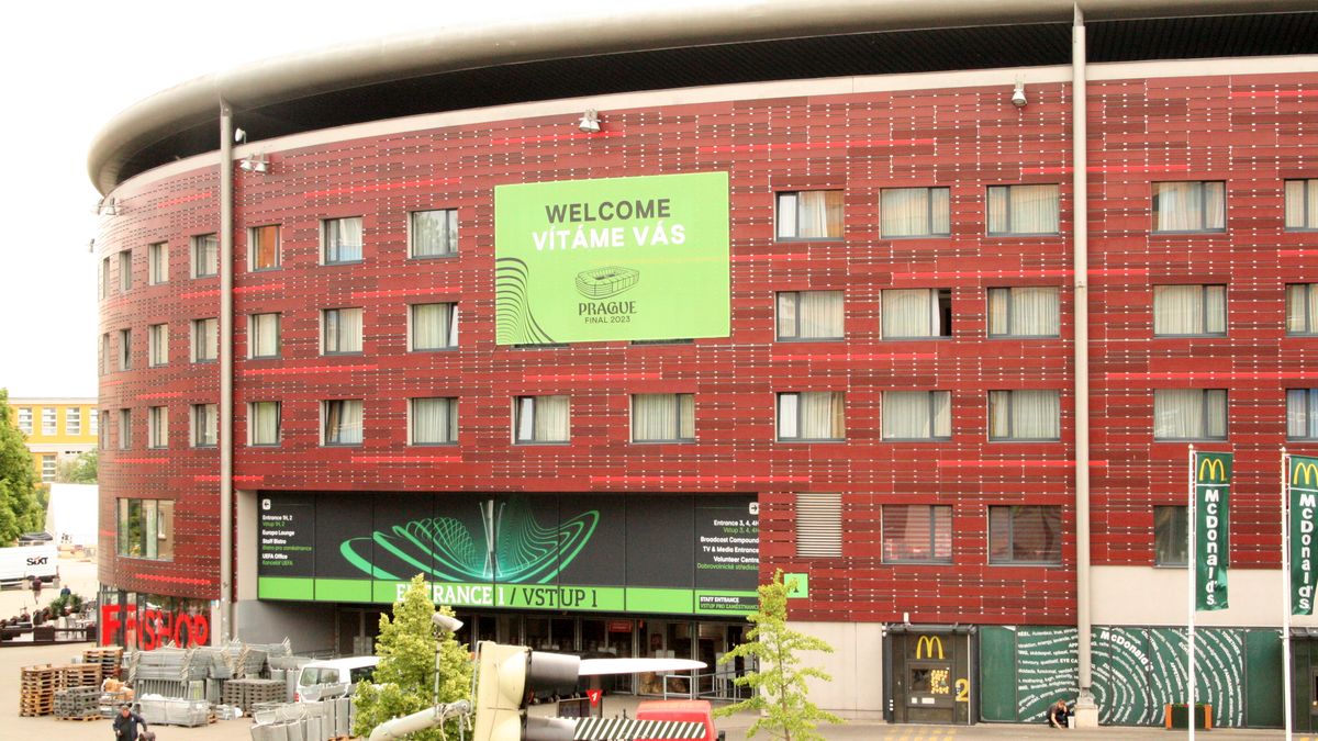 Pohotovost, stupeň 5. V Praze jsou rowdies i tifosi, lístky i za 400 tisíc
